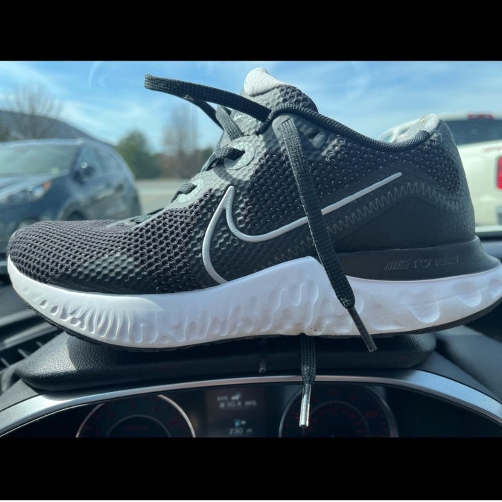 Womens Nike athletic tennis shoes